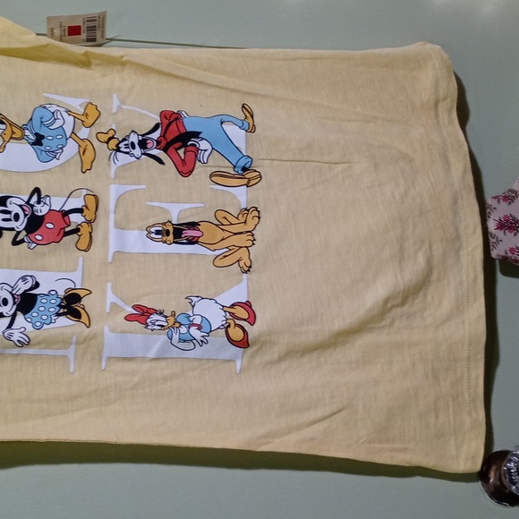 Women's Disney Mickey and Friends soft yellow v neck Sm T-shirt 👕 - Picture 5 of 6